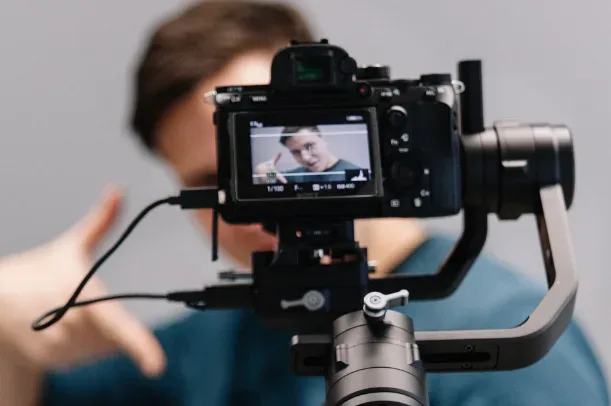 Focused camera on stabilizer captures enthusiastic person teaching Notion template selling, detailed gestures highlighted. Crisp image on screen with soft blurred background emphasizes subject for clear visual storytelling and SEO. Perfect representation of dynamic tutorial content creation. Creatorpoint – Creator Knowledge, Simplified. The best resources, podcast summaries, and learning for creators.